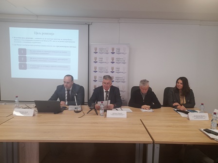 Надлежна министарства пропуштају прилику да стипендирају већи број студената из буџета Републике Србије